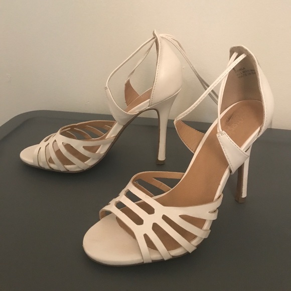 Heels - Picture 2 of 4